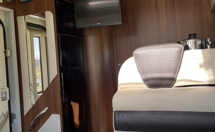 McLouis2016 – Camping-car familial tout équipé avec lit en longueur et lit escamotable