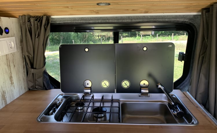 KIWI  7 – Opel Vivaro (ECO) bus camper . completely self-sufficient