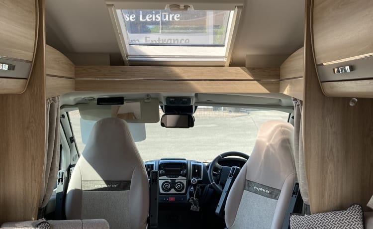 Elddis Explorer luxe camper 4 slaapplaatsen 2020