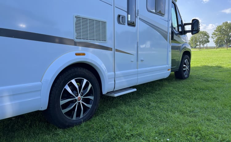 Zeer luxe, ruime en gezellige 4 persoons camper - Fiat Knaus Skywave