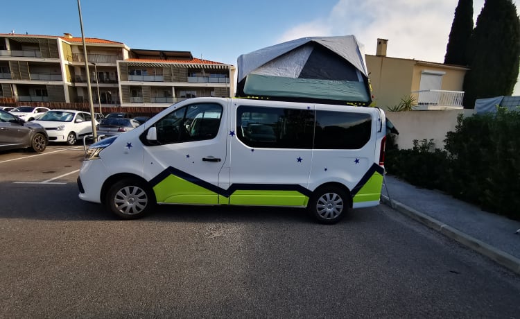 Vanlife – 5-seater van with 4 adult beds