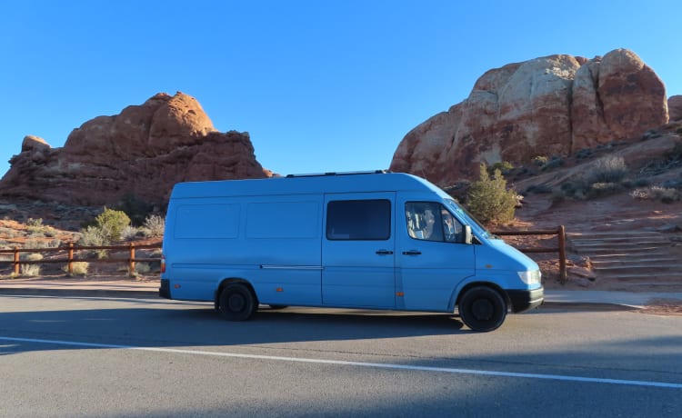 Campert – Mercedes-Benz campervan uit 1999