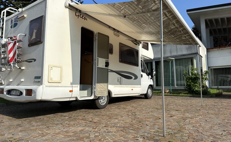 JoyRider – Camper with sloping ceilings for 7 people