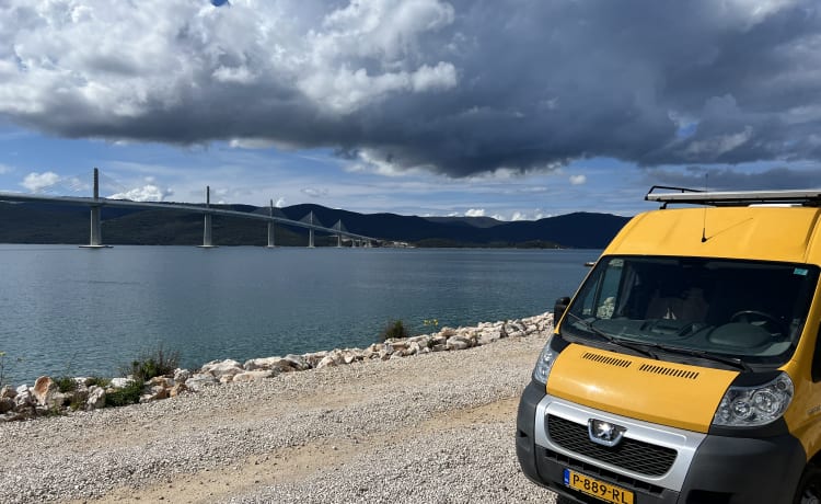 Camping-car hors réseau pour 2 personnes