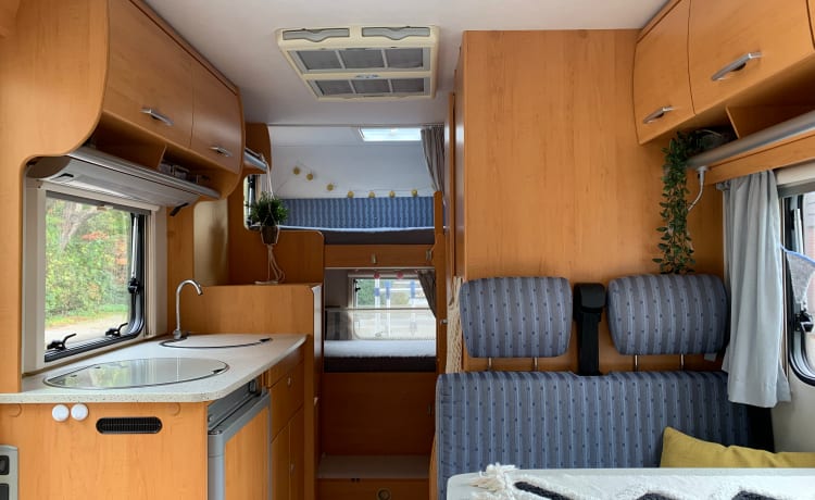 Hymer ruime 6p Familiecamper met stapelbed 