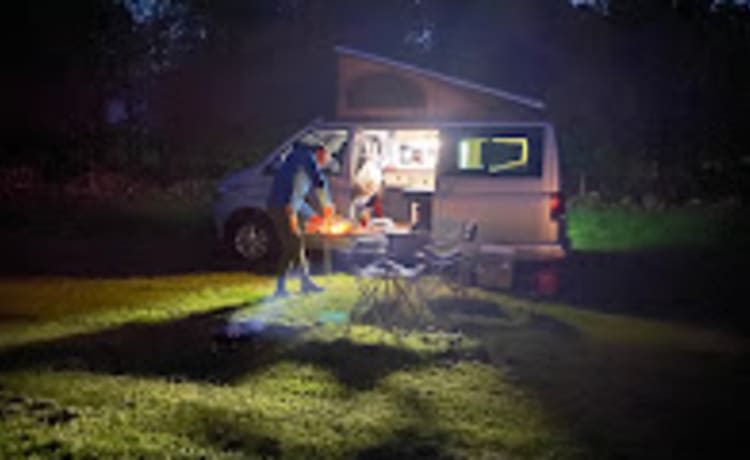 Islay – Camper T6.1 di lusso con 4 posti letto