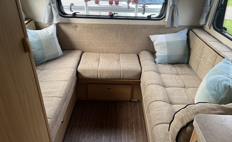 Andante – 6 berth Peugeot Elddis Signature 180