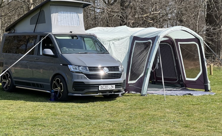 Cherry Lee Lewis – Atemberaubender 2020 T6.1 Camper mit 4 bis 8 Schlafplätzen