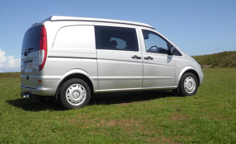 Dougal – Mercedes-Benz Campervan mit 4 Schlafplätzen aus dem Jahr 2010