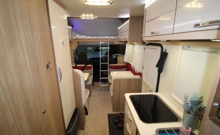 Alba – 6/7 berth motorhome with canopy