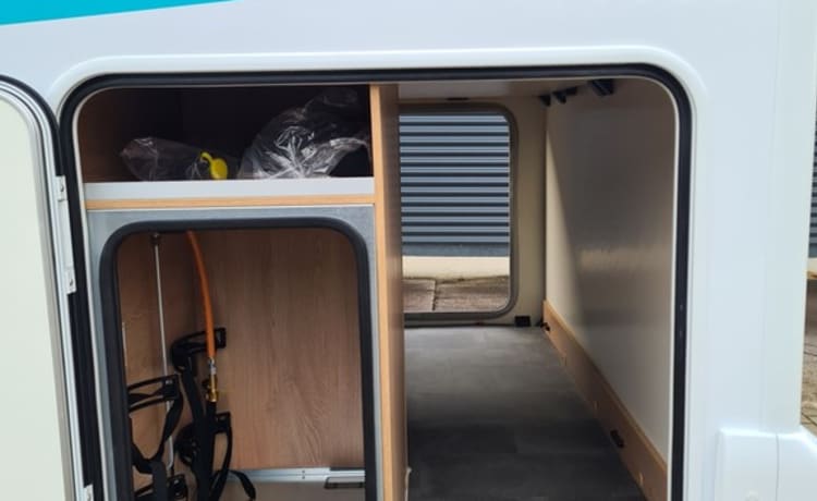 Joa 75T – Moderne gezinsstacaravan voor 5 personen onder de 3,5 ton