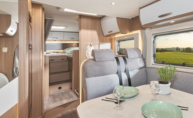 Carado T447 – Very luxurious camper length beds - separate shower - XXL garage - corner seat