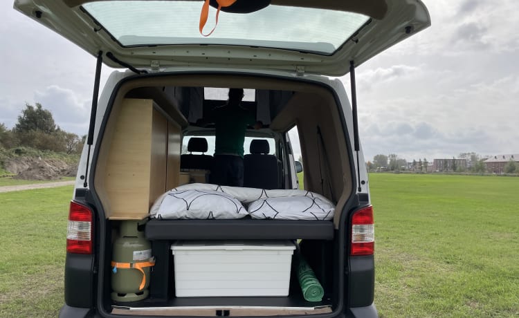 Mammoet – 4p Volkswagen campervan uit 2014