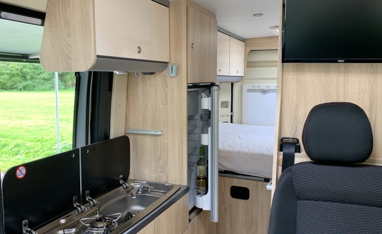 Bellissimo camper autosufficiente, 2 posti letto e portabiciclette