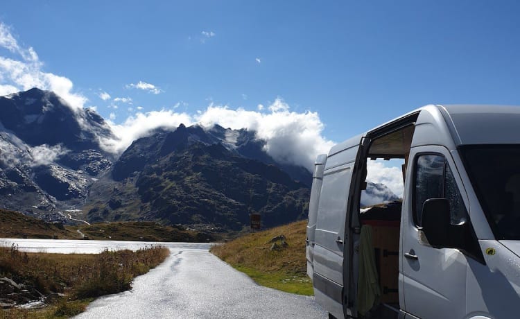 Camper bus Mercedes-Benz d'atmosfera per 2 persone "My Benz"