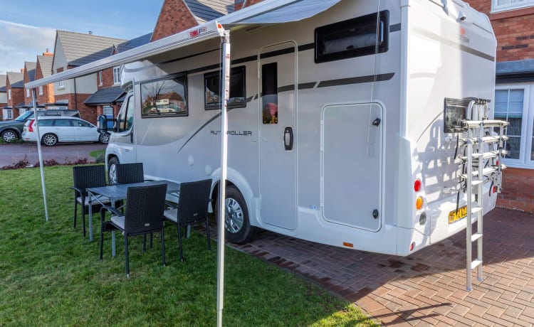 6 Berth Roller Team VIP Luxe Camper