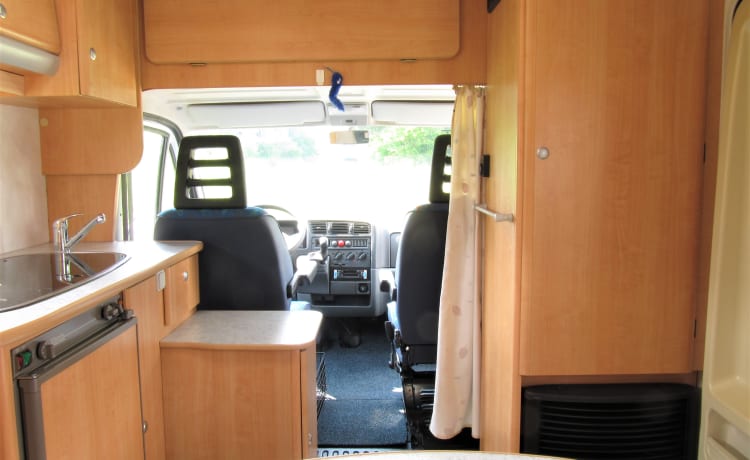 De Chausson – Schöner kompakter Chausson Camper für 2 Personen