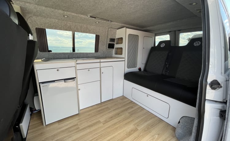 Tilly – Rox Campers - Luxury 4 Berth VW T6 Campervan with Night heater