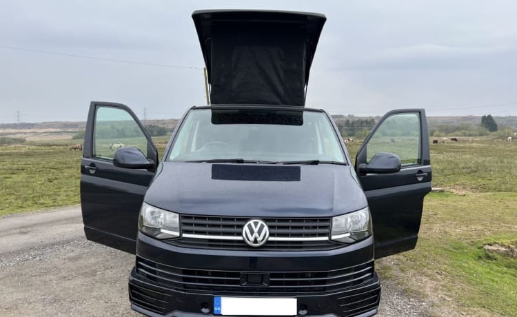 Charli  – Camper Volkswagen 2018 con 4 posti letto