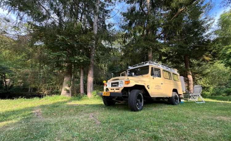 Charlie – Camper a cespuglio Toyota BJ 45 unico nel suo genere