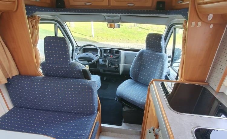 Eriba – 5-6p Fiat semi-integrated uit 2002