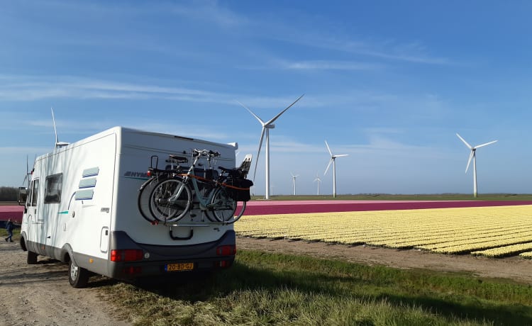 B654 – Hymer avec scooter électrique