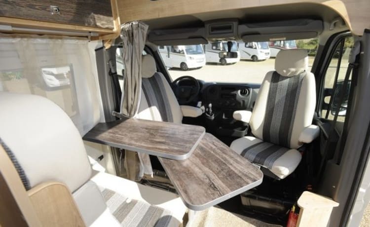 Campie – Campie -Super beau camping-car Renault Master Font Vendome