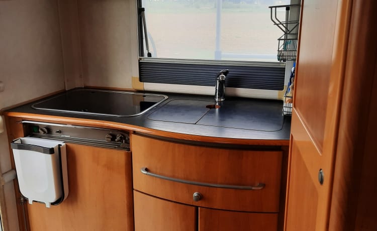 El Carasol – L'Hymer B544 6 personnes aime rencontrer les voyageurs qui souhaitent profiter du calme et de la tranquillité