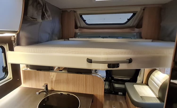 Sunlight T68 – Half integraal camper - automatische versnelling - kingsize bed of 2 enkele