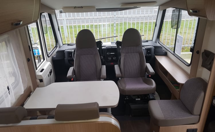 Dethleffs  – Generoso camper integrale per 4 persone