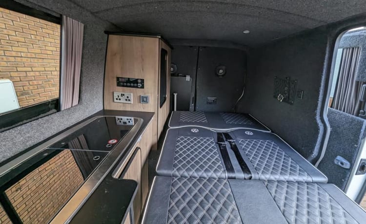 Trev – VW Campervan - fino a 5 posti letto