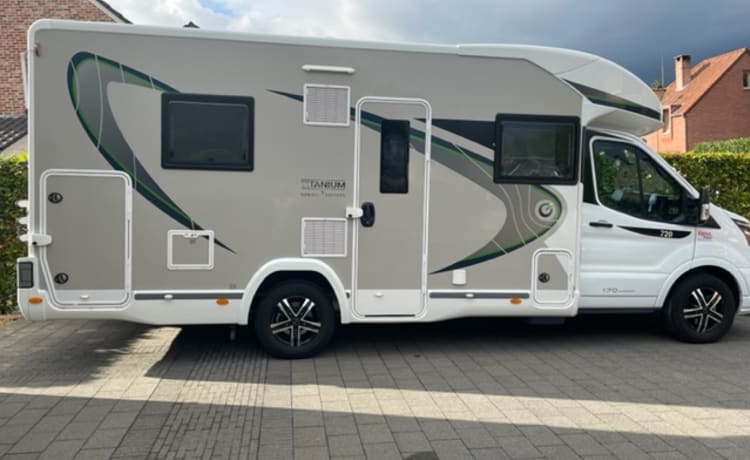 Chausson 720 Nordic edition semi integral with rear bunk bed