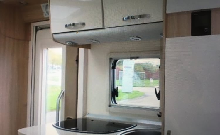 Een mooie half-integraal camper voor 2 personen!