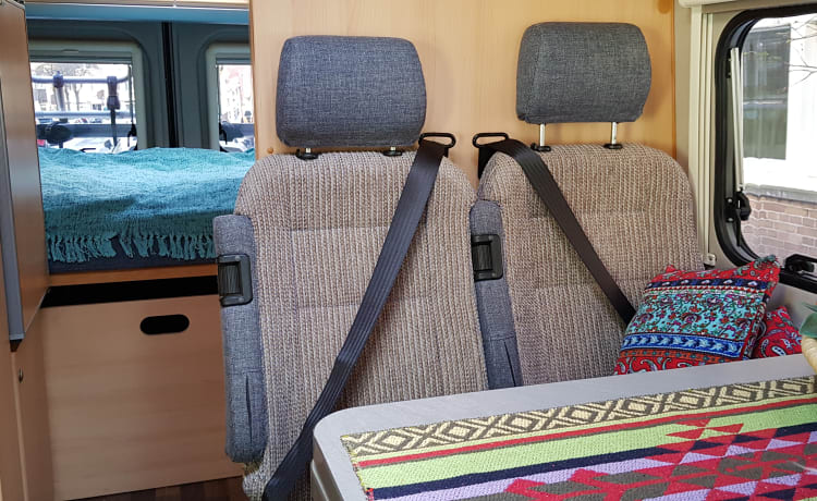 SUPER BUS CAMPER KNAUS BOXSTAR WITH CARRIER FOR ELECTRIC BIKES