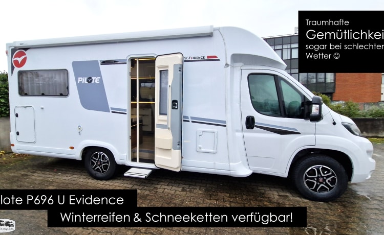 der U – (T) Floor plan with rear seating group: Pilote P696 U Evidence