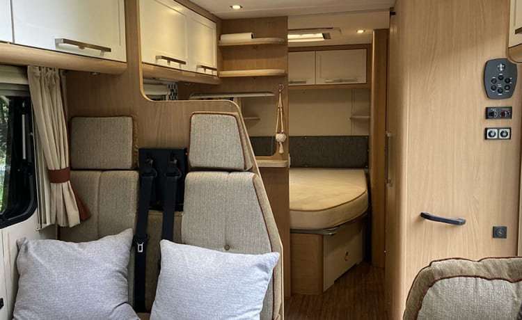 Eddie – Gemakkelijk vanaf Heathrow & C. Londen. Caravanpark of Off-grid. Wifi inbegrepen