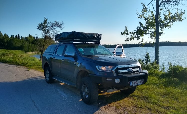 Ford Ranger met daktent voor 3 tot 4 personen