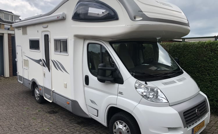 Mobilette – Neat complete family camper for rent Mobilvetta