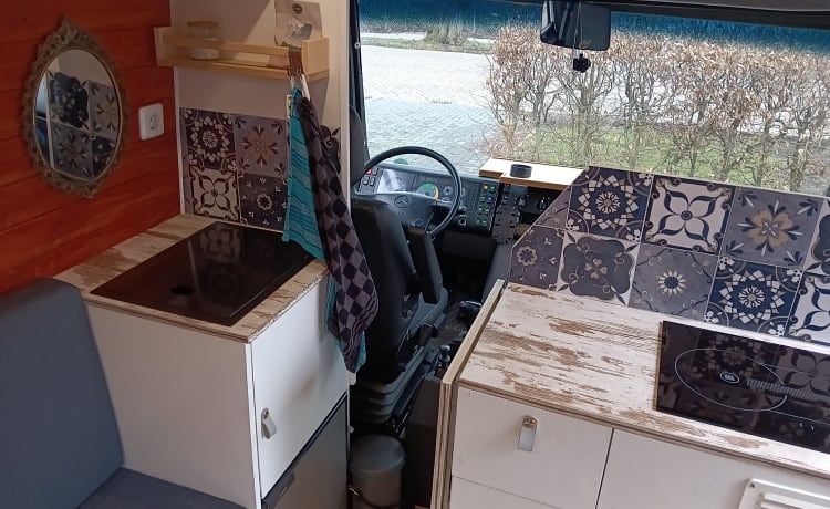 Stoere camperbus voor avonturiers!