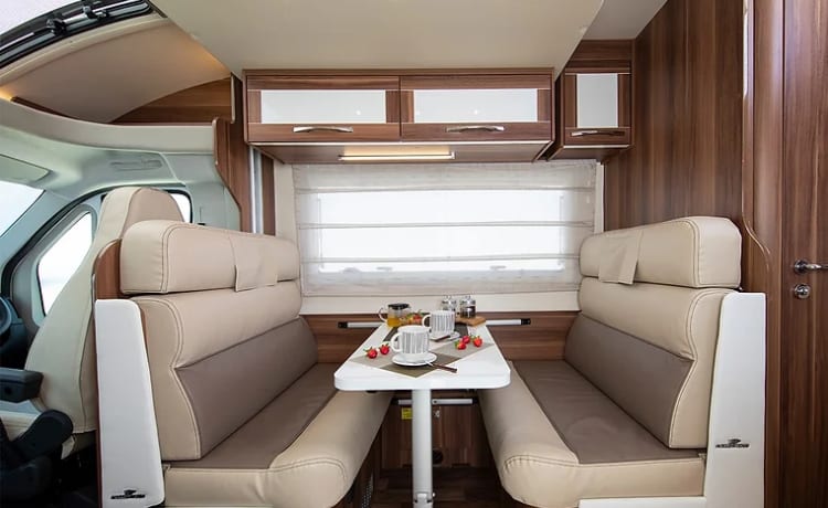 Rewind – Luxury Family Escape: Modern 6-Berth Motorhome ready for an adventure!