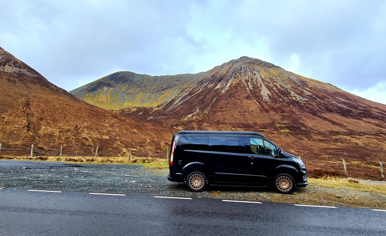 Skye – Ford Transit Custom Limited 4 berth pop top bed