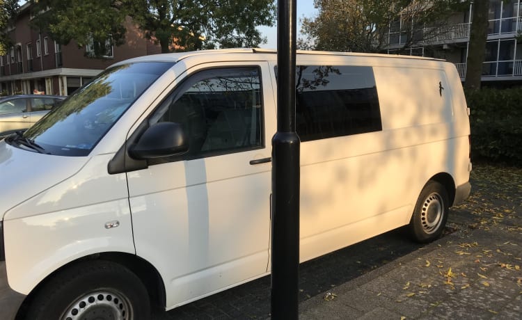 T5 On the road – 2 person Volkswagen camper bus 2011 extended.