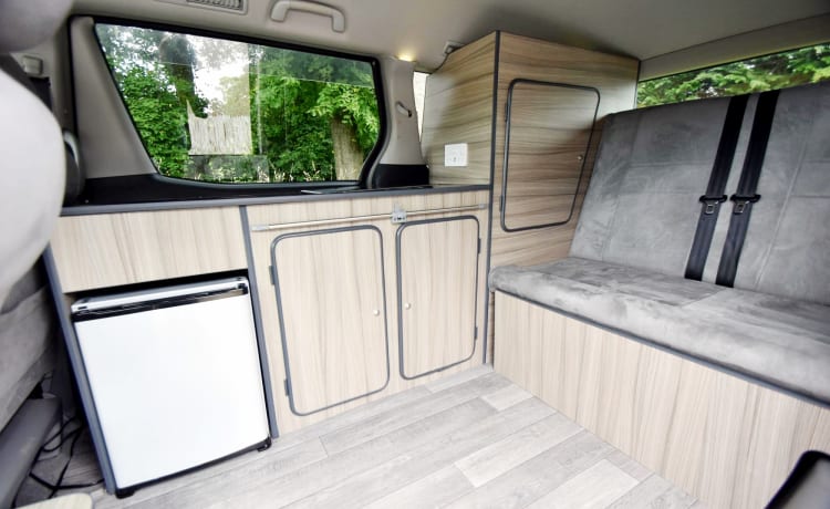 Bertha – Camping-car confortable impeccable de 2 couchettes