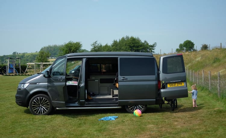 Florrie The Adventure Van - Volkswagen Transporter T6 Camper King