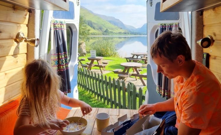 Azura – The Ultimate Luxury Family Camper