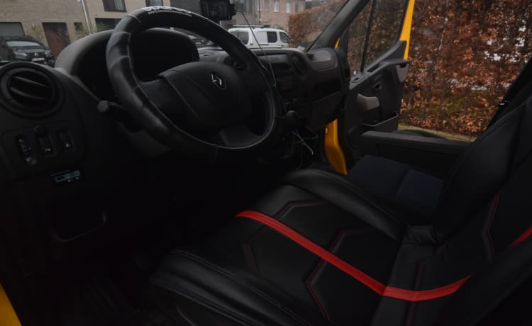 DigiDuck – Renault 3p autocostruita, campeggio digitale full optional