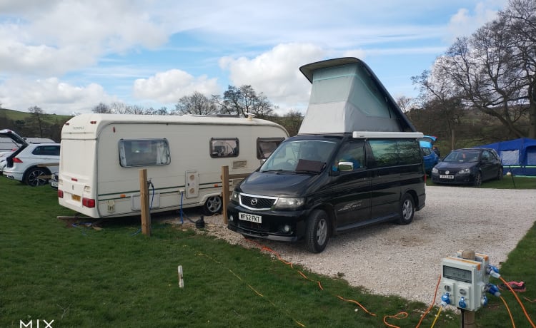 LOCATION DE CONVERSION DE GAZ BONGO AU BÉNÉFICE DANS LA TENTE ET LE PORTA L DE TOILETTES GRATUITES DE STAFFORD