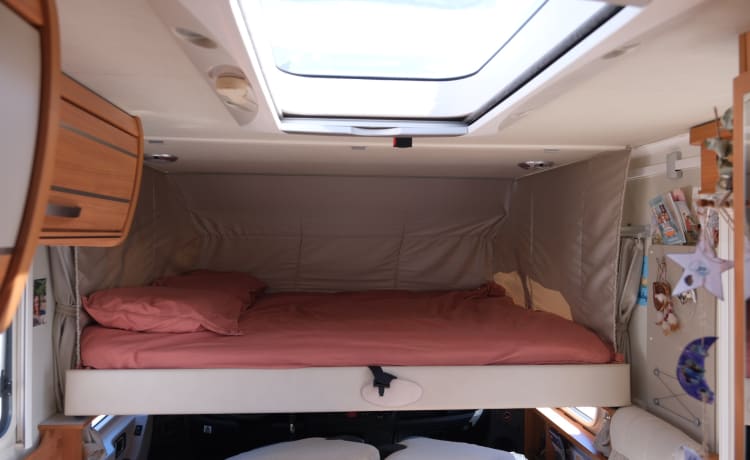 Spacious, luxurious and very extensive Hymer for 4 people