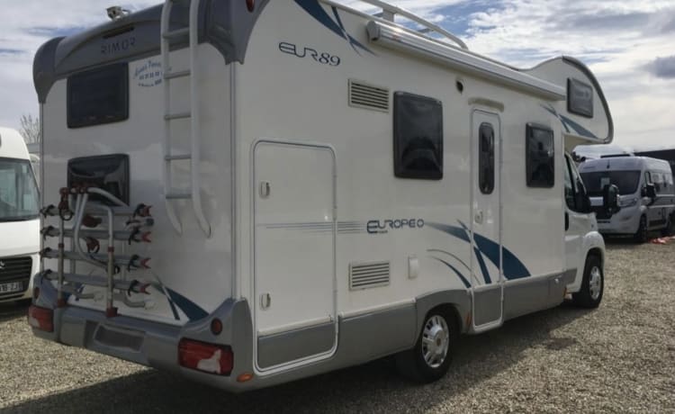 Cel4night – 7-seater overcab motorhome