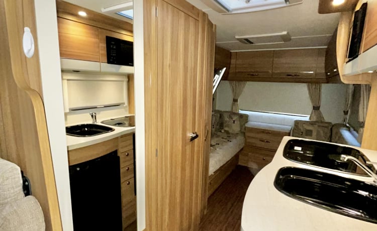 Querida  – 4 Birth Peugeot Boxer Motorhome 